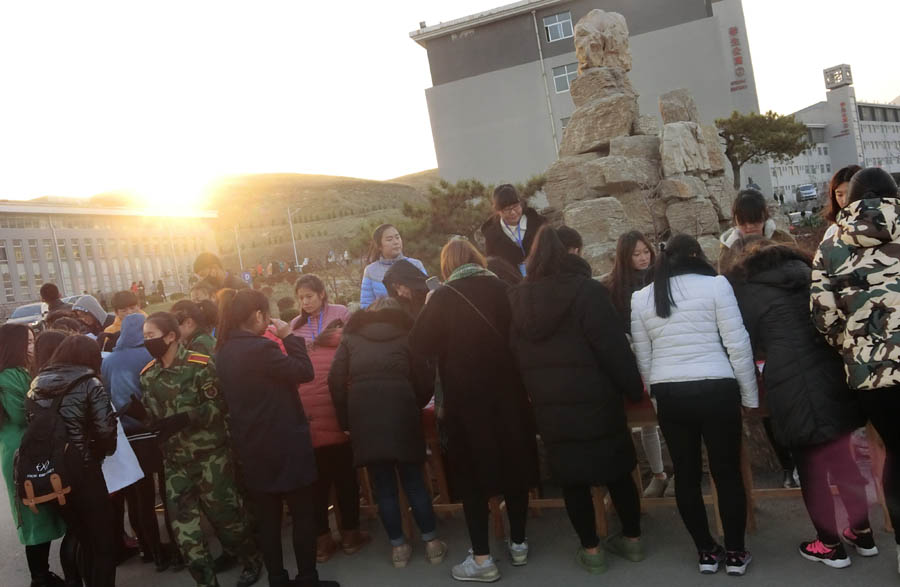 Z:\12月9日\艾滋病日宣传签名活动\CIMG0789.JPG