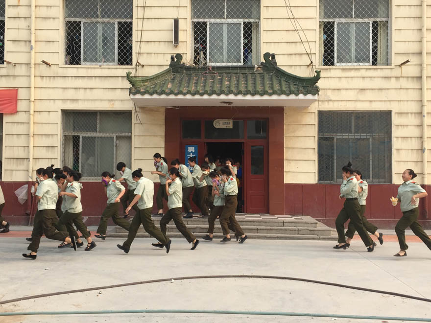 疏散演练1.JPG 疏散演练1.JPG