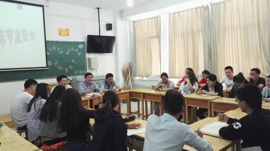 座谈会氛围融洽.jpg 座谈会氛围融洽.jpg
